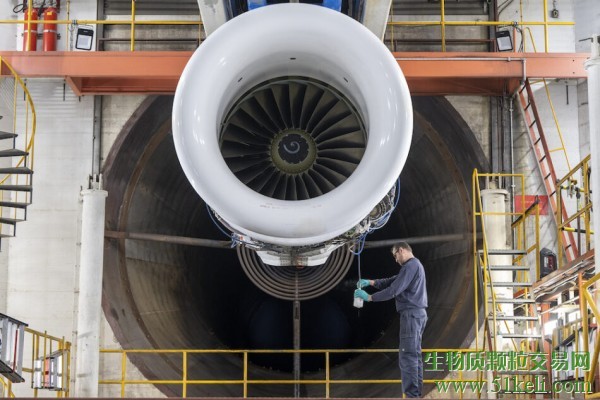 荷兰皇家航空测试100%可持续生物航空燃料飞机发动机